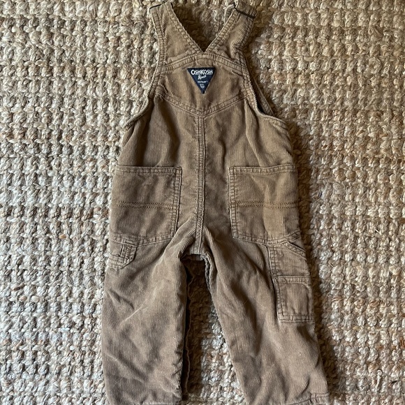 🤎 sold 🤎oshkosh corduroy overalls - Picture 3 of 8
